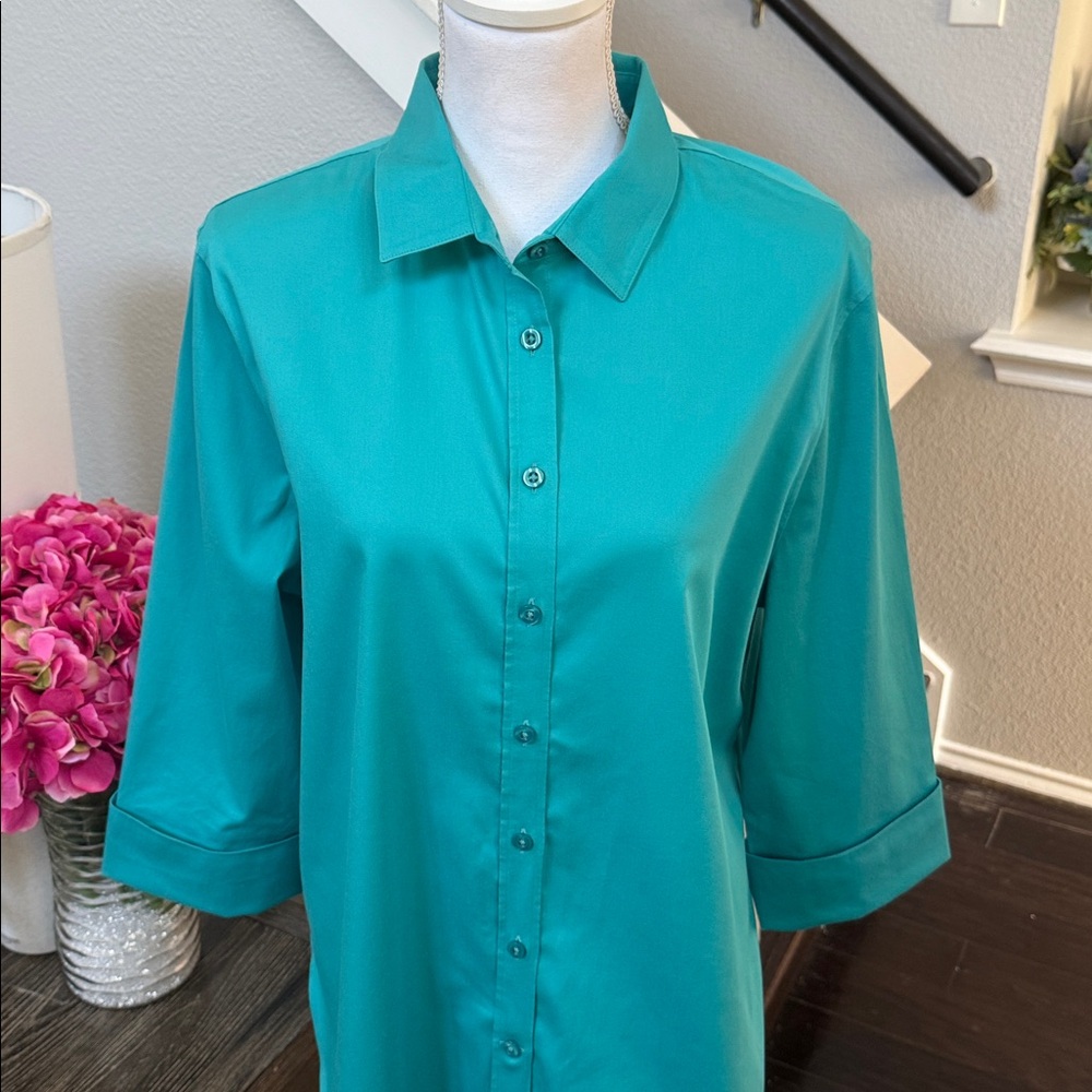 Chico’s NO IRON™ Stretch-Sateen Shirt in Seaspray - Picture 8 of 13